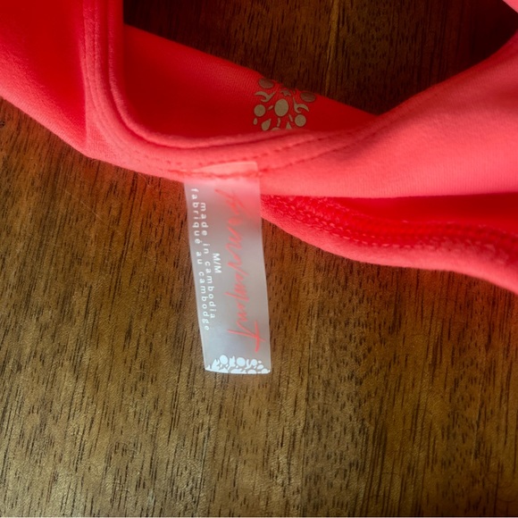 NWOT Free People Movement Women's Pink Sports Bra size M - Picture 3 of 3
